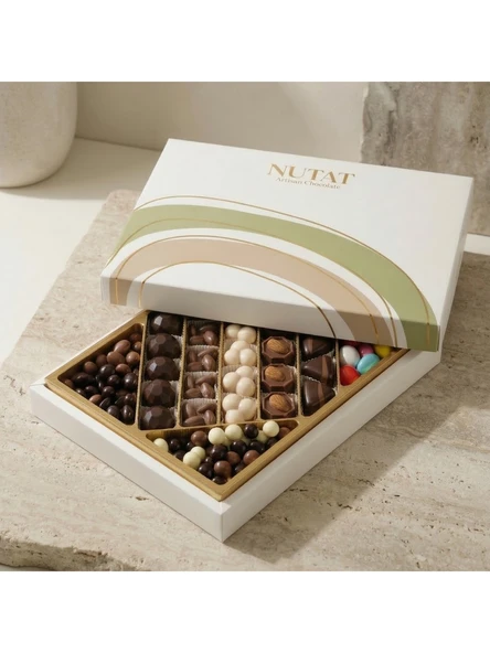 Nutat 580GR Mega Spesiyal Hediye Kutusu - Dubai, Hurma ve Karışık Gurme Draje Seçkisi Yeşil Pastel ürün görseli 1