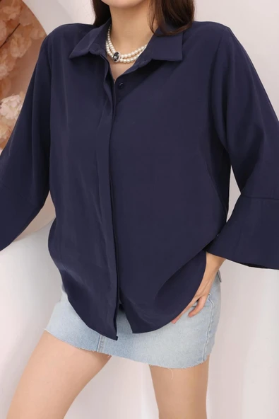 Kadın Slim Fit Dar Kesim Vücuda Oturan Uzun Kollu Koyu Mavi Gömlek ürün görseli 1