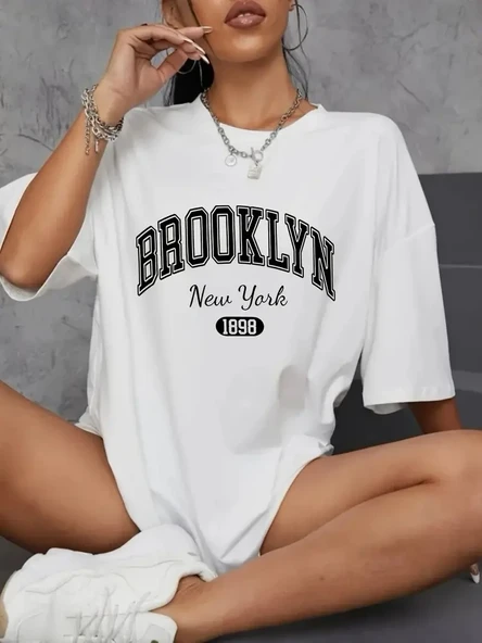 Brooklyn Harf Baskılı Düşük Omuzlu T-shirt, Rahat Kısa Kollu Bol T-shirt, Kadın Giyim - Beyaz ürün görseli 1