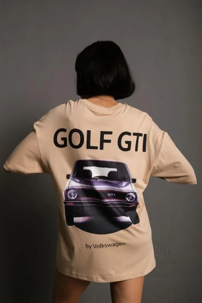 Kadın Oversize Baskılı Tişört – Golf Gtı Retro Araba Desenli, Ön & Arka Dijital Baskı, Sokak Modası Stil - Bej ürün görseli 1