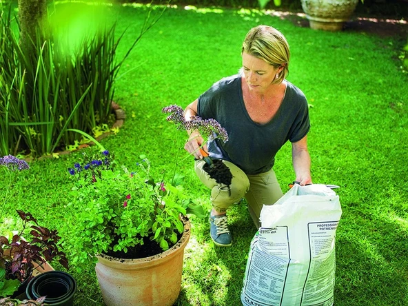 Fiskars 137200 Premium Saksı Küreği 32cm - Resim 4