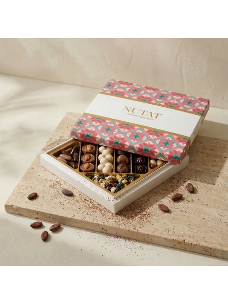 Nutat 365GR Hediyelik Özel Spesiyal Çikolata & Karışık Draje Kutusu - 8 Farklı Gurme Lezzet   Geleneksel Motif ürün görseli 1