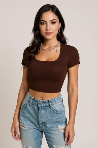 Kadın Kahverengi Yarım Kol Düz Yaka Crop Top Bluz – Şık, Rahat Ve Kolay Kombinlenebilir ürün görseli 1
