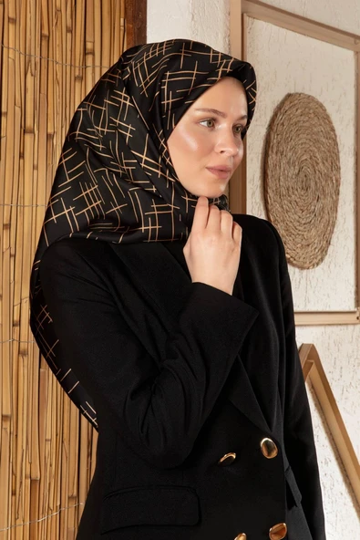 %100 Twill İpek Çizgi Desenli Siyah - Gold Renkli 90x90 Eşarp Dikim Şekli : El Dikişi ürün görseli 1