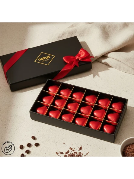Nutat  Sevgililer Günü Kırmızı Kalp Fındık Krema Aromalı Çikolata 300 GR. Kutulu ürün görseli 1