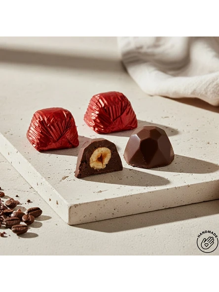 Nutat Kırmızı Sargılı Kristal Çikolata Fındık Kremalı & Bütün Fındıklı 500 GR. ürün görseli 1