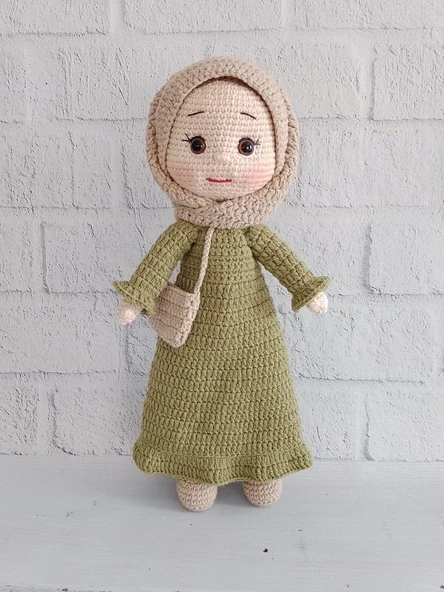 Yağ Yeşili Elbiseli Ravza Bebek Amigurumi Organik Oyuncak ürün görseli 1