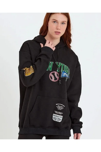 Kadın Baskılı Kapüşonlu Sweatshirt - Siyah - Resim 3