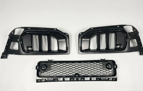 MERCEDES W464 DEN W465 UYUMLU ÖN TAMPON ORTA IZGARA SETİ (3 PARÇA) ürün görseli 1