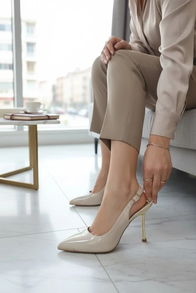 Enoch Kadın Sivri Burun Metal Detaylı İnce Yüksek Topuklu Arkası Açık Stiletto ürün görseli 1