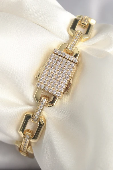 Pirinç Gold Renk Zirkon Taş Detaylı Kare Zincir Model Xuping VIP Exculusive Seri Kadın Bileklik ürün görseli 1