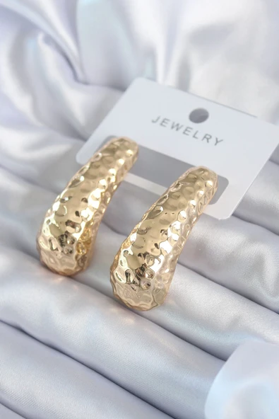 Gold Renk İşleme Detay Pirinç Kadın Küpe ürün görseli 1