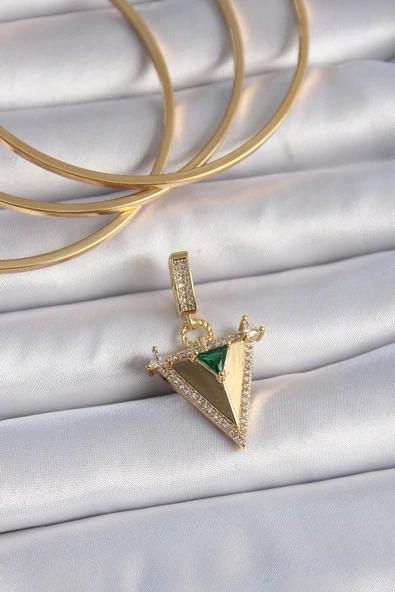 Pirinç Gold Renk Zirkon Taşlı 3D Üçgen Model Ajda Charm ürün görseli 1