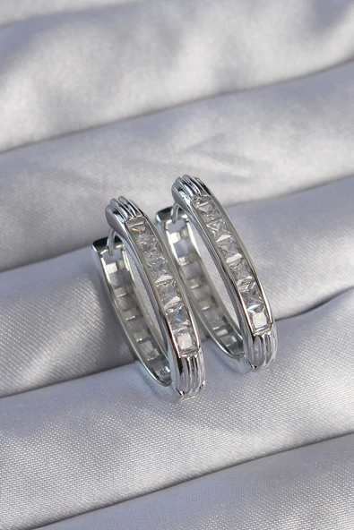 Pirinç Gümüş Renk Zirkon Taşlı Oval Model Küpe ürün görseli 1
