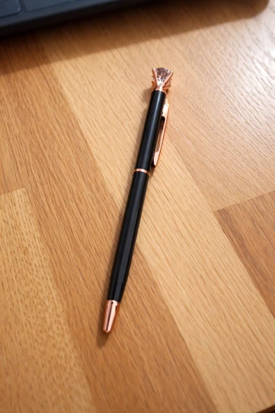 Rose Gold Detaylı Kristal Taşlı Tükenmez Kalem - Siyah Gövde Mavi Mürekkep ürün görseli 1