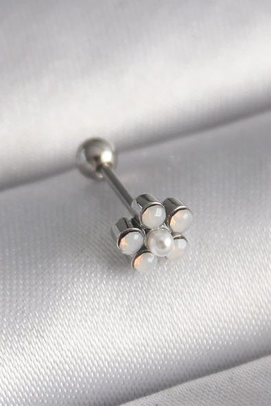 316L Çelik Gümüş Renk Zirkon Taşlı Çiçek Model Tragus Piercing ürün görseli 1