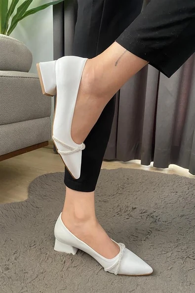 Norino Kadın Valeri Beyaz Çapraz Taşlı Stiletto Alcak Ökçe Abiye Ayakkabı ürün görseli 1