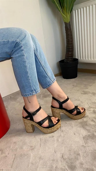 Norino Kadın Leina Siyah Cilt Çapraz Bant 10 cm Platfom Topuklu Mantar Taban Ayakkabı & Sandalet K-800 ürün görseli 1