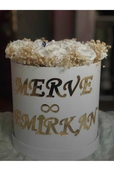 Merveparti Orta boy Beyaz kutu isteme cicegi,beyaz gül krem cipso ürün görseli 1