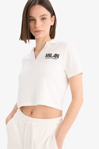 Defacto E5151 Ekru Fitted Polo Yaka Nakış Baskı Baskılı Modal Kısa Kollu Tişört ürün görseli 1