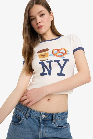 Defacto F2785 Beyaz Coool Fitted Crop Bisiklet Yaka Baskılı Ribana Kısa Kollu Tişört ürün görseli 1