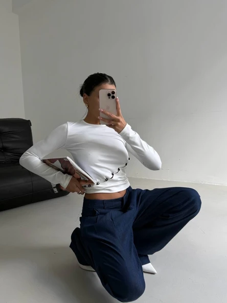 Asimetrik alt detaylı bluz beyaz - Resim 3