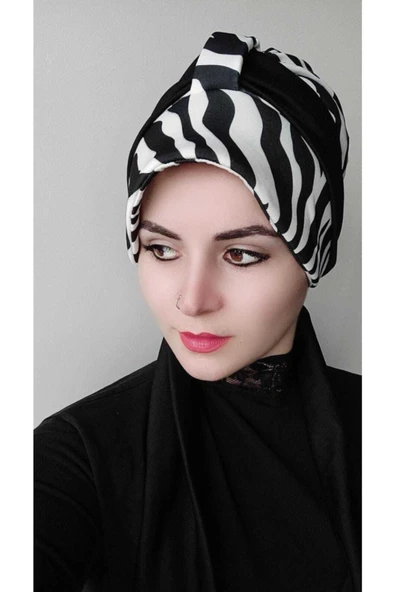 BUTİK AYVİTRİN Kadın Atkılı Zebra Şapka Bone ürün görseli 1