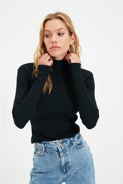 BUTİK AYVİTRİN Kadın Yarım Balıkçı Boğazli Triko Body ürün görseli 1