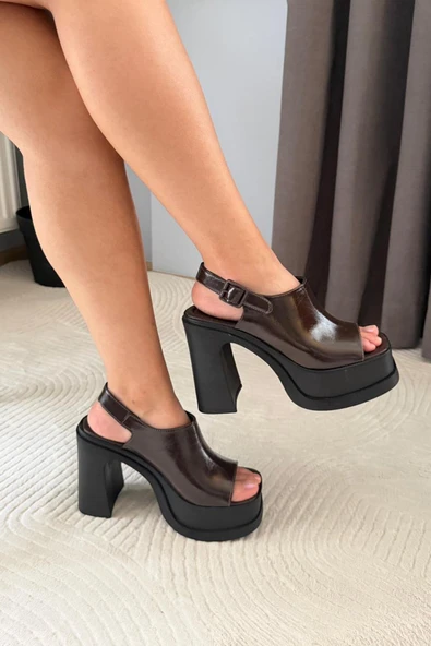 Kadın Pukka Kahve Rugan Önü Ve Arkası Acık  (12 cm ) Platform Topuklu Ayakkabı ürün görseli 1
