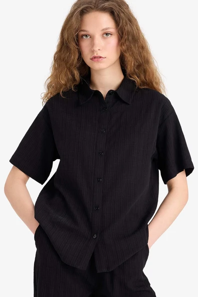 Defacto A9135 Siyah Oversize Geniş Kalıp Basic Düz Kısa Kollu Gömlek ürün görseli 1