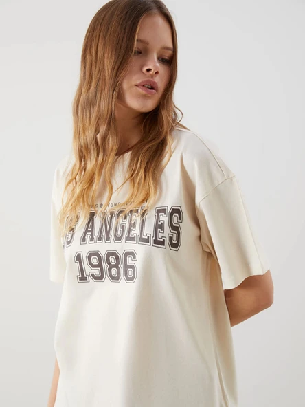 XSIDE Bej Bisiklet Yaka Los Angeles Baskılı Kadın Tişört ürün görseli 1