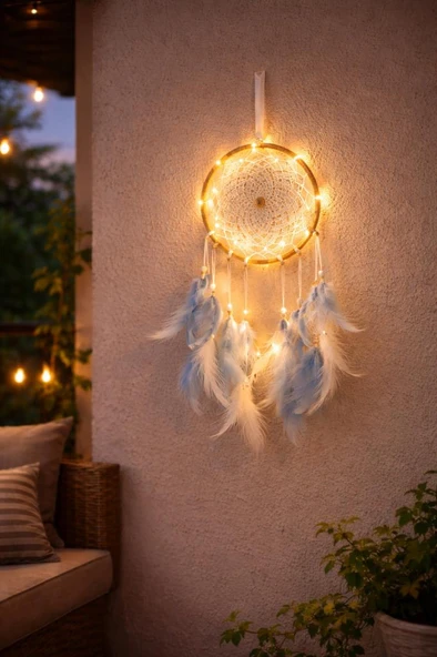 LED Işıklı Düş Kapanı Duvar Süsü – Mavi Beyaz Tüylü Makrome Rüya Kapanı – Bohem Yatak Odası & Teras ürün görseli 1