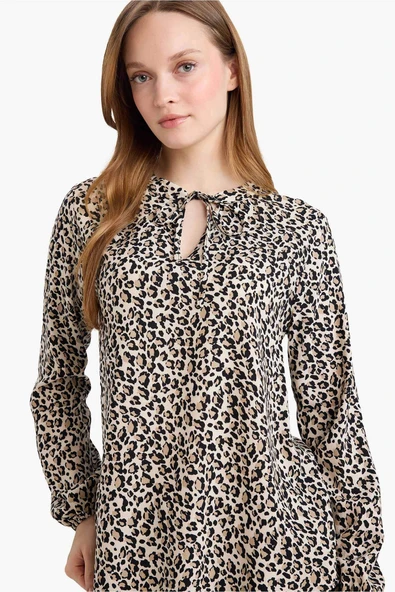 Defacto N1809AZER103 Ekru Regular Fit Bisiklet Yaka Leopar Desenli Uzun Kollu Bluz ürün görseli 1