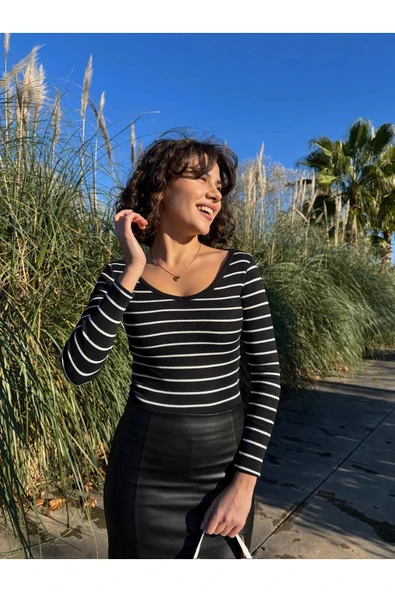 V Yaka Çizgili Triko Crop ürün görseli 1