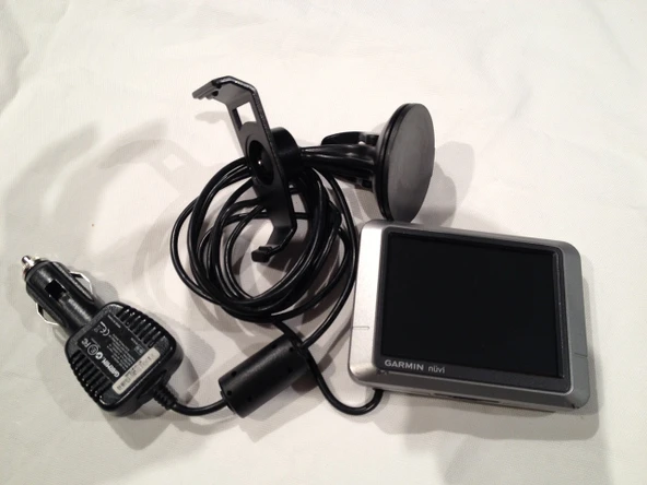 Garmin nüvi 200 3.5-Inch Portable GPS Navigator (Kanada) ürün görseli 1