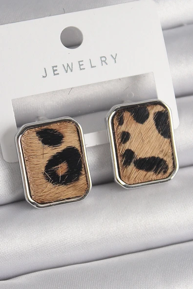 Pirinç Gümüş Renk Leopar Desenli Kare Model Kadın Küpe ürün görseli 1