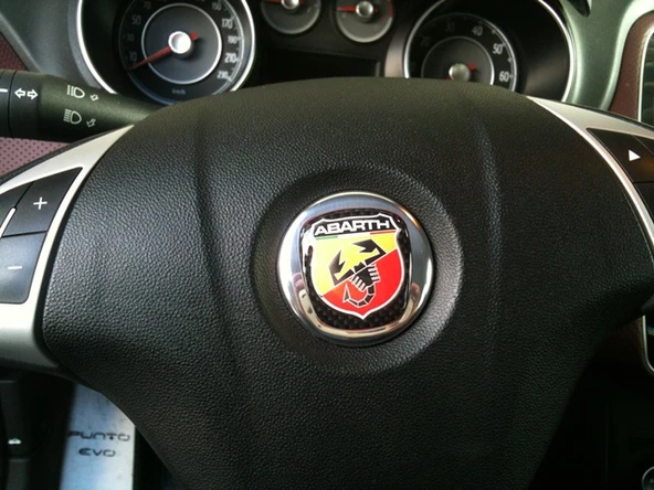 Abarth Direksiyon Göbeği Oval ürün görseli 1