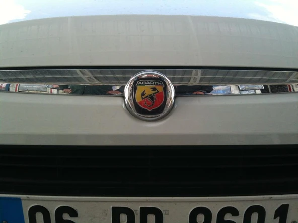 Punto Evo Abarth Logo Ön Rozet ürün görseli 1