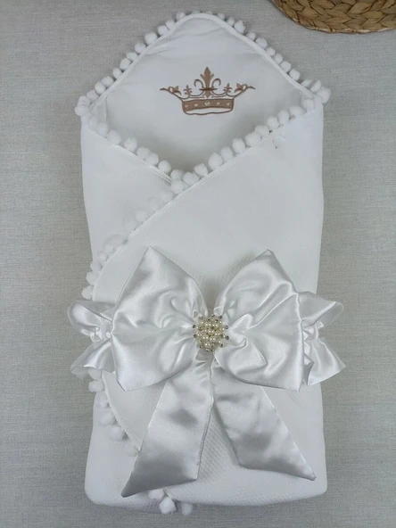 Yenidoğan Sahra Taç Nakışlı Topçik Kenar Lüks Kundak Bebek Battaniyesi Ekru ürün görseli 1