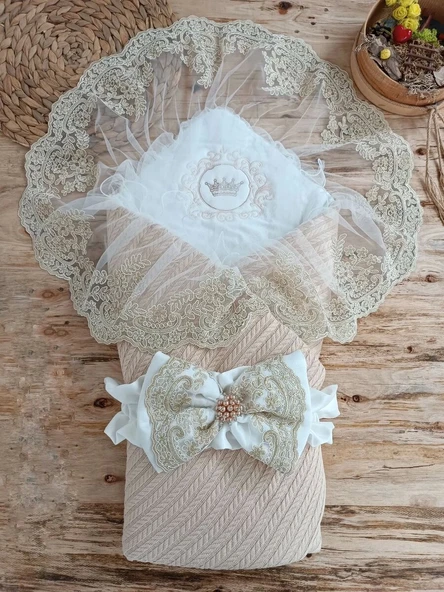Örgü Tericotton Taç Nakışlı İncili Güpür Çift Fiyonk Güpür Trilüks Kundak Bebek Battaniyesi Bej ürün görseli 1