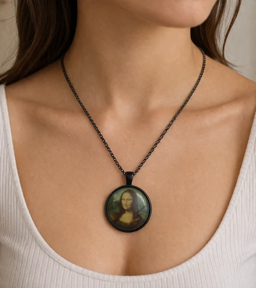 Mona Lisa Baskılı Siyah Metal Zincir Kolye Unisex 60 cm Sanat Temalı ürün görseli 1
