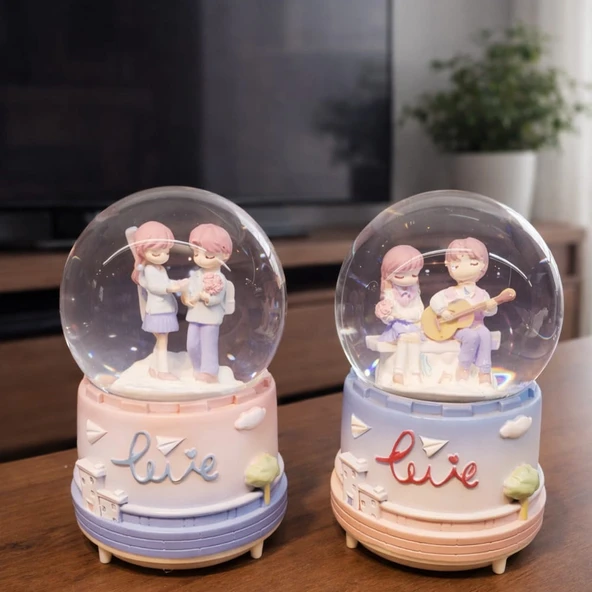 Orta Boy Romantik Çift Temalı Kar Küresi ürün görseli 1