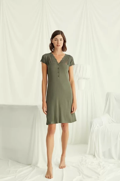 Kolu Omzu ve Yakası Dantelli Önü Düğmeli Gecelik ürün görseli 1