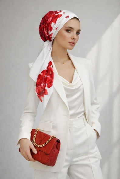 Beyaz Kırmızı Gül Desen Eşarp Bone ürün görseli 1