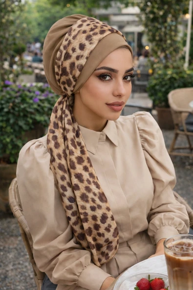 Bej Leopar Desen Fularlı Bone ürün görseli 1