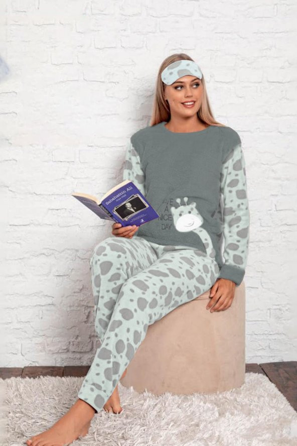Kadın Gri Renk Zürafa Desenli Polar Kumaş AZL-6176 Pijama Takımı ürün görseli 1