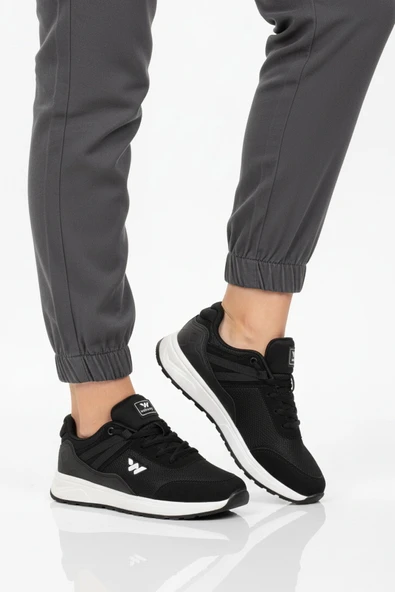 Siyah Beyaz Bağcıklı Unisex Spor Ayakkabı ürün görseli 1