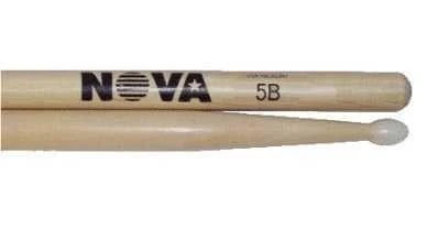 Vic Firth N5BN Nova 5B Naylon Uçlu Hickory Baget (Ekonomik Seri) | Kalın Profil ile Güçlü Vuruşlar, Rock ve Pop İçin İdeal Ağırlık, Dayanıklı Naylon Uç Yapısı ürün görseli 1
