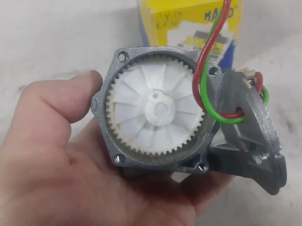 Tofaş Doğan Şahin Kartal Ön Cam Silgi Silecek Motorunun tamir takımı Kömürlü Kapak ve dişlisi ve kömürleri opar Mako 72543711 orjinal sıfır parçadır ürün görseli 1