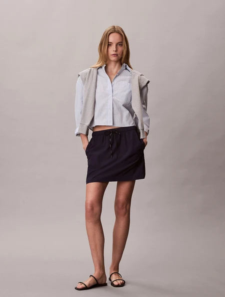 Calvin Klein İpliği Boyalı Pamuklu Poplin Kısa Kesim Kadın Mavi Gömlek LV047F105G-C1O ürün görseli 1